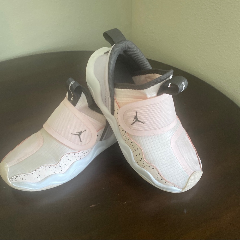Jordan Kids Sneakers in Pink and White 2.5